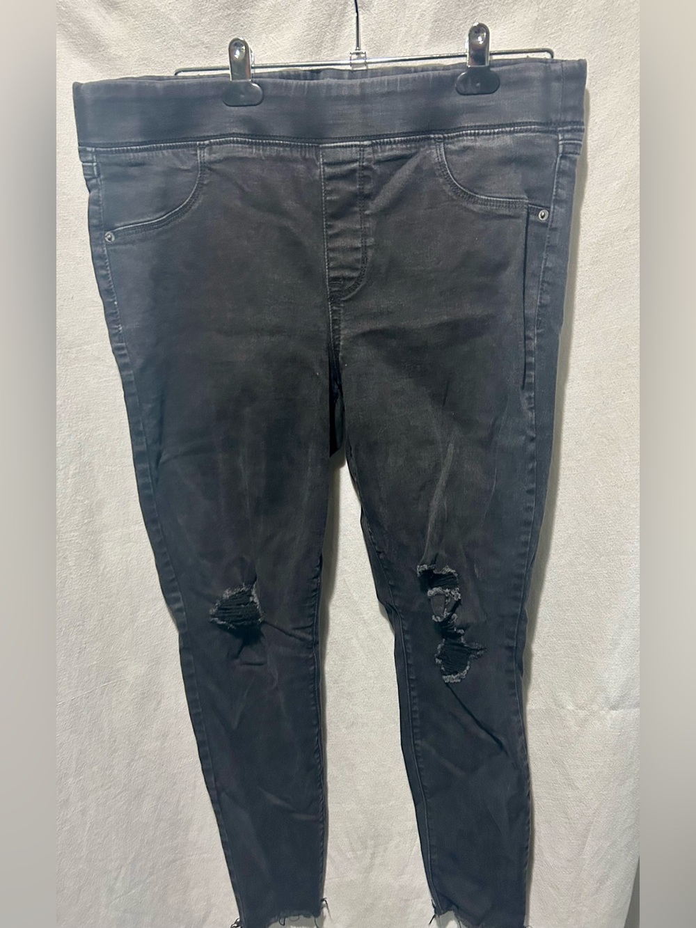 Old Navy Rockstar Mid-Rise Distressed Black Pull-On Jeggings Size 16 Women’s